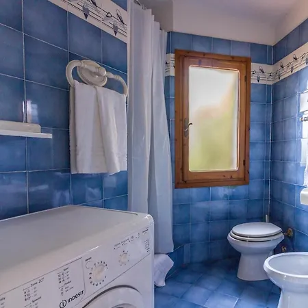 Apartman Comfy Apt W/ Terrace - 250 M Far From The Beach Olbia